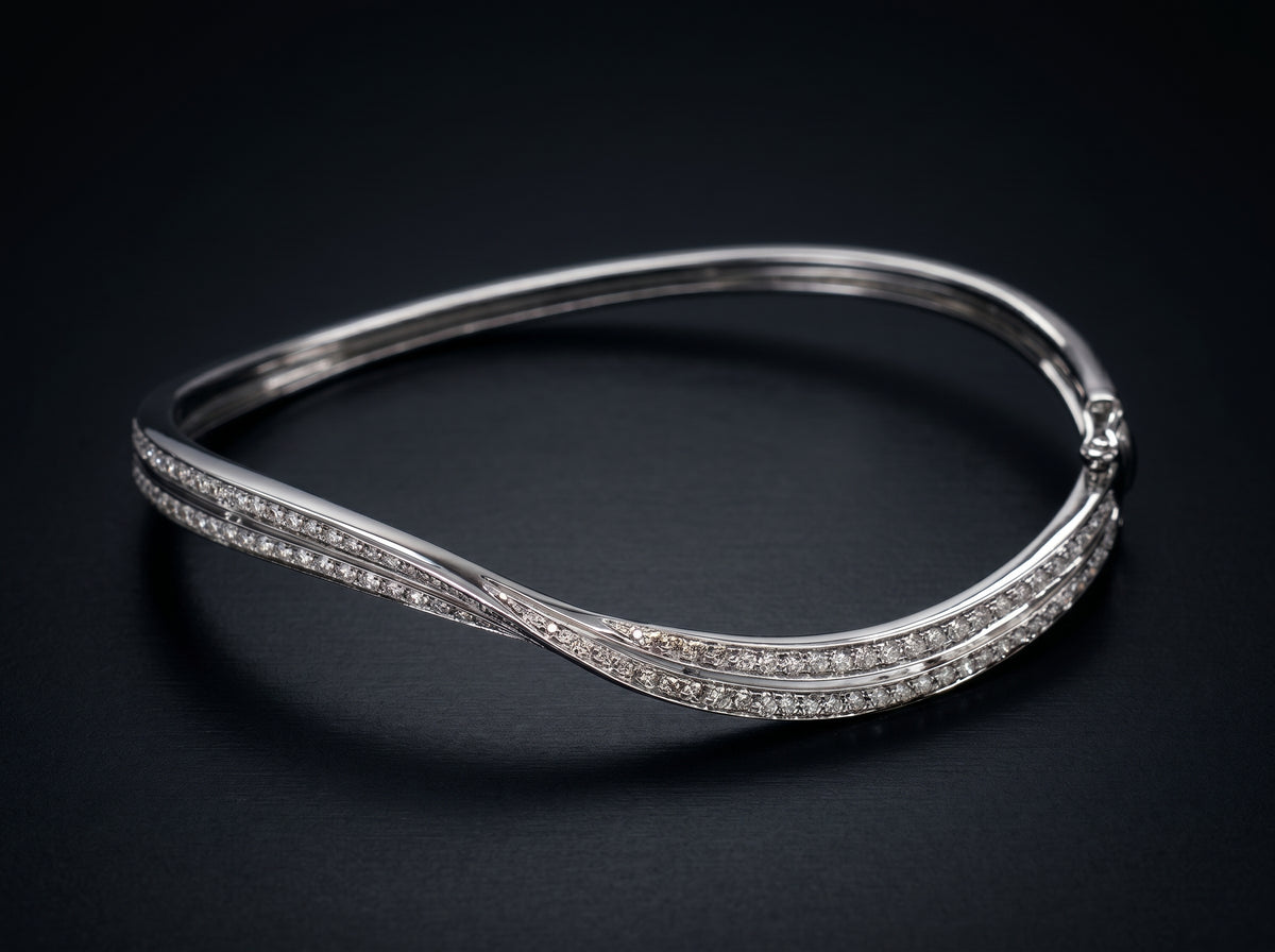 18K White Gold Lock type Bangle