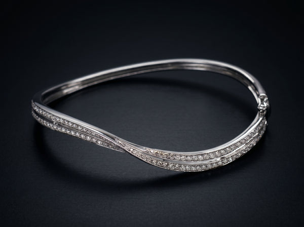 18K White Gold Lock type Bangle