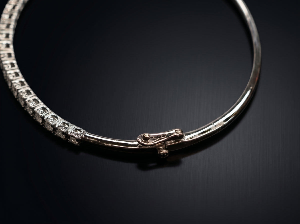 14K White Gold Bangle