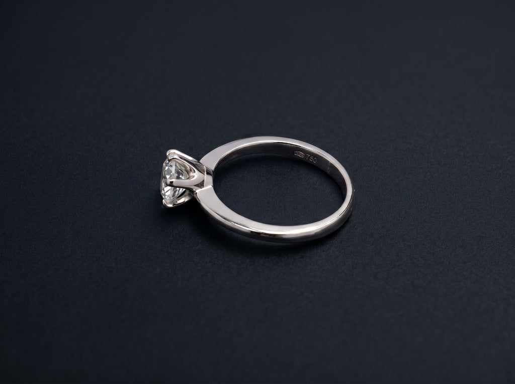 18K White Gold Ring