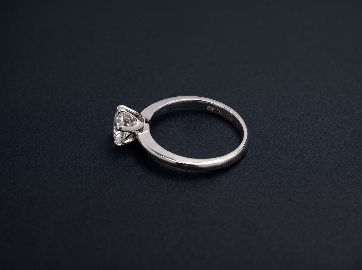 18K White Gold Ring