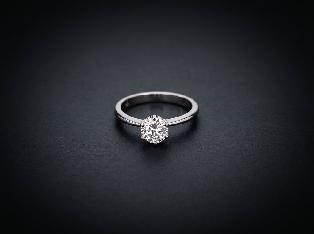 18K White Gold Ring